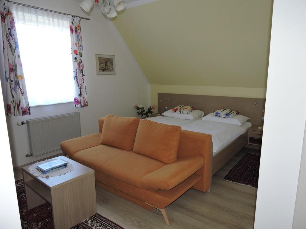 Gaestehaus Haagen Bad Waltersdorf Exterior foto